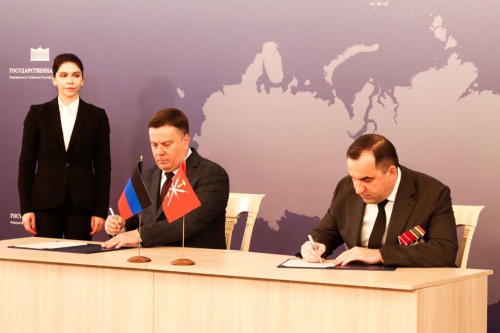 Подписаны соглашения о межпарламентском сотрудничестве Тульской областной Думы с Народными Советами ЛНР и ДНР, а также Липецким областным Советом депутатов Подписаны соглашения о межпарламентском сотрудничестве Тульской областной Думы с Народными Советами ЛНР и ДНР, а также Липецким областным Советом депутатов