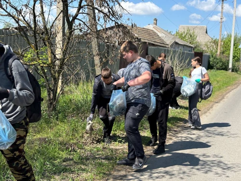 Вчера на территории, подведомственной Валуйскому отделу жизнеобеспечения состоялся субботник Вчера на территории, подведомственной Валуйскому отделу жизнеобеспечения состоялся субботник