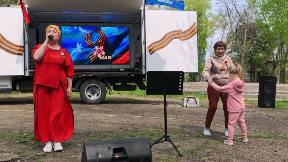В Первомайском городском округе при поддержке МО ВПП «Единая Россия» проходит цикл праздничных выездных концертов «Победа в сердцах», приуроченных к 80-й годовщине Победы в Великой Отечественной войне В Первомайском городском округе при поддержке МО ВПП «Единая Россия» проходит цикл праздничных выездных концертов «Победа в сердцах», приуроченных к 80-й годовщине Победы в Великой Отечественной войне