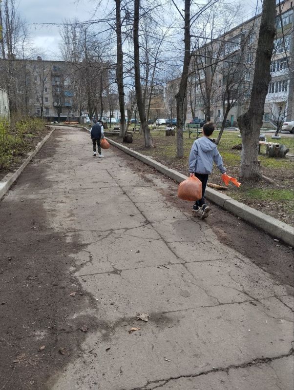 В рамках Всероссийского субботника жители и сотрудники ТСЖ проявили активную инициативу, принимая участие в благоустройстве своих территорий В рамках Всероссийского субботника жители и сотрудники ТСЖ проявили активную инициативу, принимая участие в благоустройстве своих территорий
