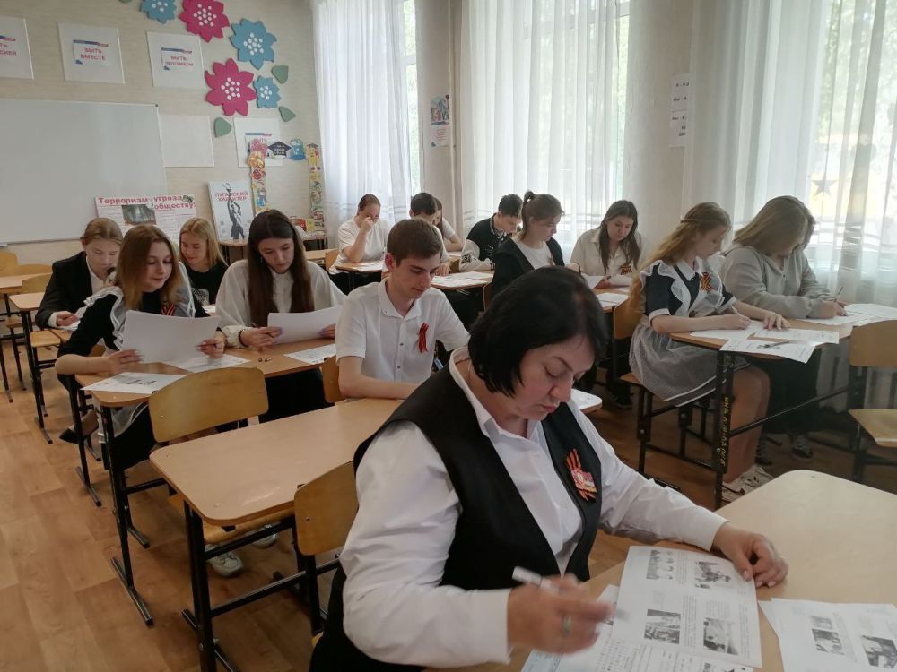 Средняя школа с.Валуйское стала одной из площадок проведения Диктанта Победы - Всероссийской исторической акции на тему Великой Отечественной войны Средняя школа с.Валуйское стала одной из площадок проведения Диктанта Победы - Всероссийской исторической акции на тему Великой Отечественной войны