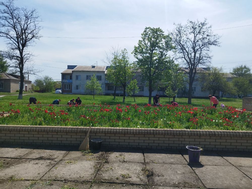 В пгт Нижний Нагольчик по инициативе первичного отделения 24 ВПП "Единая Россия", при активном участии коллективов работников детского сада "Радуга", сельского дома культуры, библиотекаря, педагогического состава и учащихся... В пгт Нижний Нагольчик по инициативе первичного отделения 24 ВПП "Единая Россия", при активном участии коллективов работников детского сада "Радуга", сельского дома культуры, библиотекаря, педагогического состава и учащихся...