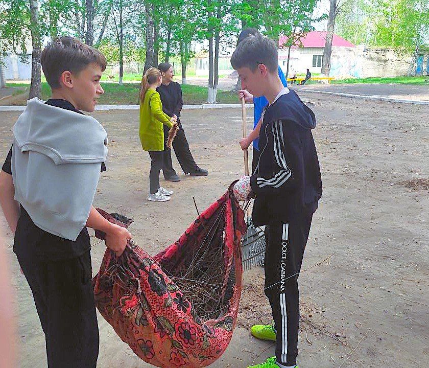 Ученики ГБОУ ЛНР "Беловодский лицей "Лидер" внесли свой вклад в партийный проект "Чистая страна" Ученики ГБОУ ЛНР "Беловодский лицей "Лидер" внесли свой вклад в партийный проект "Чистая страна"