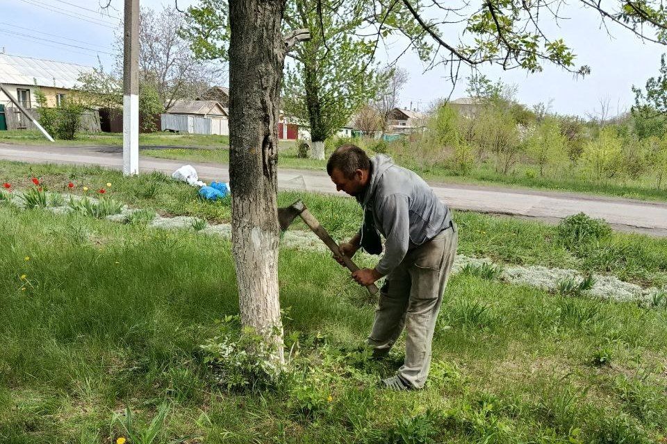 В рамках акции «Чистая Республика – 2025» в пгт Шахтёрский провели субботник В рамках акции «Чистая Республика – 2025» в пгт Шахтёрский провели субботник