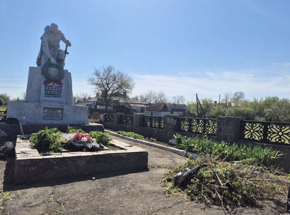 В Крепенском проведена уборка сразу нескольких территорий В Крепенском проведена уборка сразу нескольких территорий