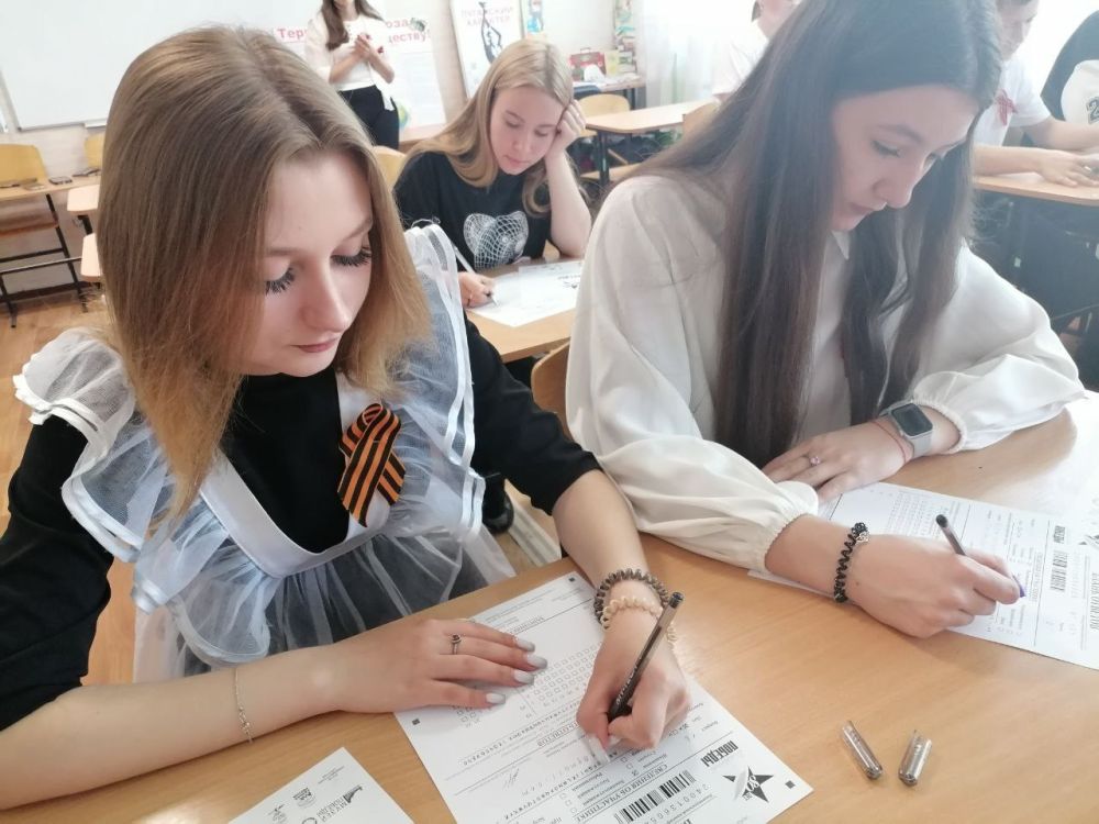 Средняя школа с.Валуйское стала одной из площадок проведения Диктанта Победы - Всероссийской исторической акции на тему Великой Отечественной войны Средняя школа с.Валуйское стала одной из площадок проведения Диктанта Победы - Всероссийской исторической акции на тему Великой Отечественной войны
