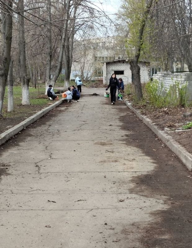В рамках Всероссийского субботника жители и сотрудники ТСЖ проявили активную инициативу, принимая участие в благоустройстве своих территорий В рамках Всероссийского субботника жители и сотрудники ТСЖ проявили активную инициативу, принимая участие в благоустройстве своих территорий
