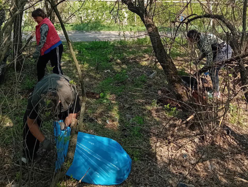 п.Кошары. В Кошарах сегодня по инициативе активистов ВПП "Единая Россия" неравнодушные жители и сторонники партии решили провести марафон чистоты п.Кошары. В Кошарах сегодня по инициативе активистов ВПП "Единая Россия" неравнодушные жители и сторонники партии решили провести марафон чистоты