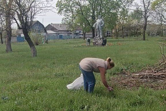 В рамках акции «Чистая Республика – 2025» в пгт Шахтёрский провели субботник В рамках акции «Чистая Республика – 2025» в пгт Шахтёрский провели субботник