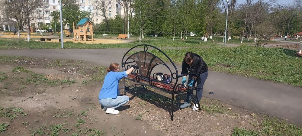 Вчера Краснодонский парк имени «Молодой гвардии» превратился в настоящий праздник чистоты, творчества и веселья — здесь состоялась молодёжная программа «Весёлый субботник» в рамках Всероссийского субботника Вчера Краснодонский парк имени «Молодой гвардии» превратился в настоящий праздник чистоты, творчества и веселья — здесь состоялась молодёжная программа «Весёлый субботник» в рамках Всероссийского субботника