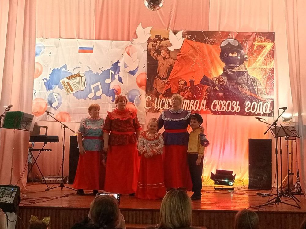 В Сутоганском доме культуры состоялся творческий отчетный концерт художественной самодеятельности«С искусством сквозь года» В Сутоганском доме культуры состоялся творческий отчетный концерт художественной самодеятельности«С искусством сквозь года»