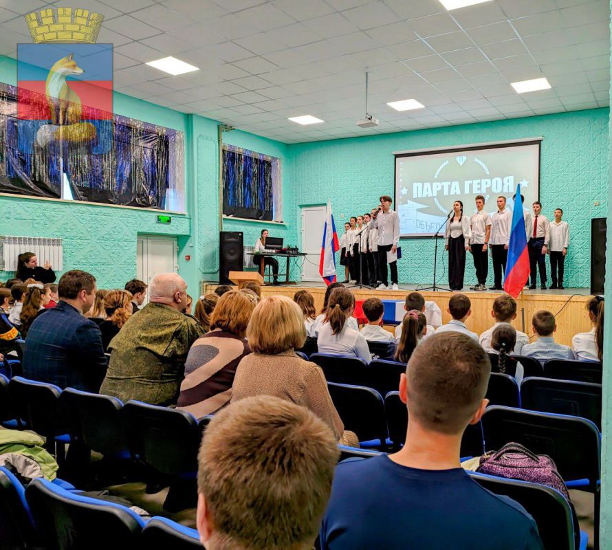 Еще одна "Парта Героя" партийного проекта "Новая школа" ВПП"Единая Россия" открыта в одной из школ Лисичанска Еще одна "Парта Героя" партийного проекта "Новая школа" ВПП"Единая Россия" открыта в одной из школ Лисичанска