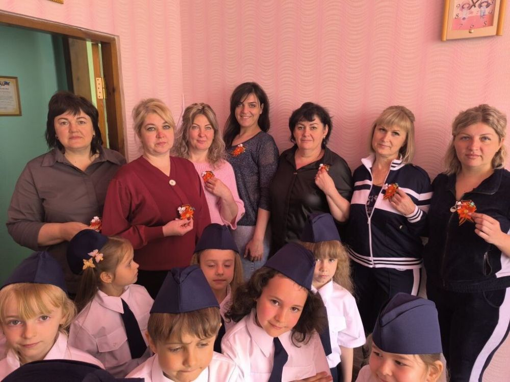 Воспитанники и педагоги Ясеновского детского сада «Родничок» приняли участие во Всероссийской акции «Георгиевская ленточка» Воспитанники и педагоги Ясеновского детского сада «Родничок» приняли участие во Всероссийской акции «Георгиевская ленточка»