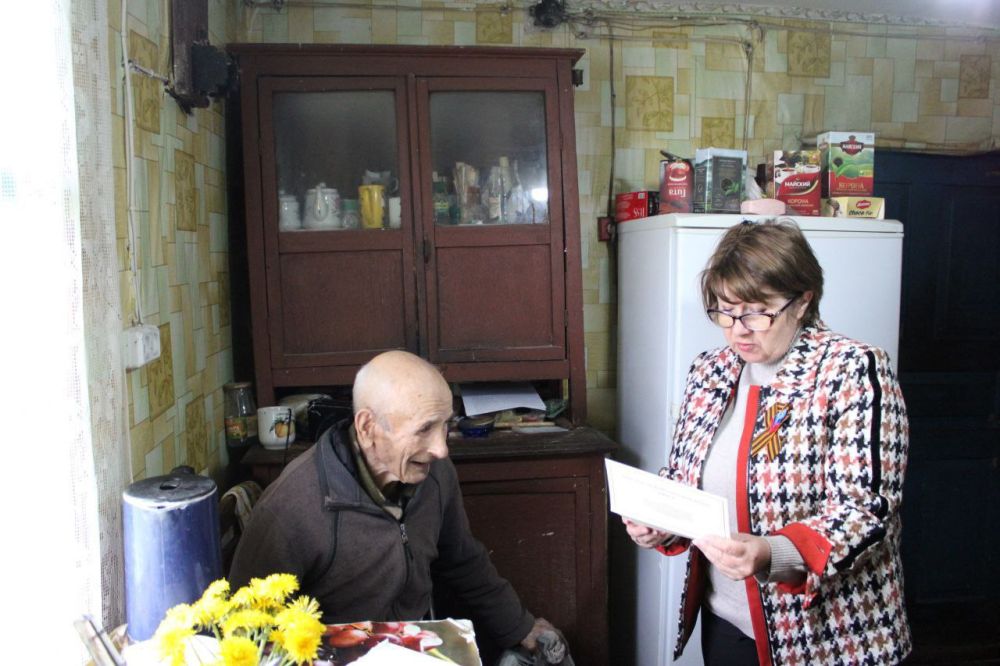 Ветераны-фронтовики Великой Отечественной войны Ломакин Василий Дмитриевич, Цымбалова Валентина Митрофановна, Коваленко Алексей Емельянович, Косенко Анна Петровна, проживающие в Троицком муниципальном округе получили от... Ветераны-фронтовики Великой Отечественной войны Ломакин Василий Дмитриевич, Цымбалова Валентина Митрофановна, Коваленко Алексей Емельянович, Косенко Анна Петровна, проживающие в Троицком муниципальном округе получили от...
