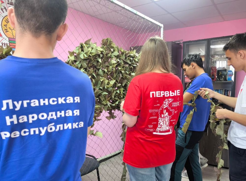 Активисты Лутугинского колледжа присоединились к мастер-классу по плетению маскировочных сетей Активисты Лутугинского колледжа присоединились к мастер-классу по плетению маскировочных сетей