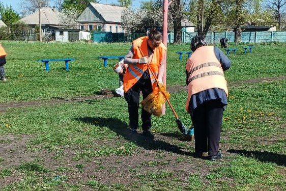Сотрудники МУП «Благоустройство «СМО» продолжают активно трудиться над улучшением облика Свердловского муниципального округа, реагируя на обращения граждан и выполняя плановые работы Сотрудники МУП «Благоустройство «СМО» продолжают активно трудиться над улучшением облика Свердловского муниципального округа, реагируя на обращения граждан и выполняя плановые работы