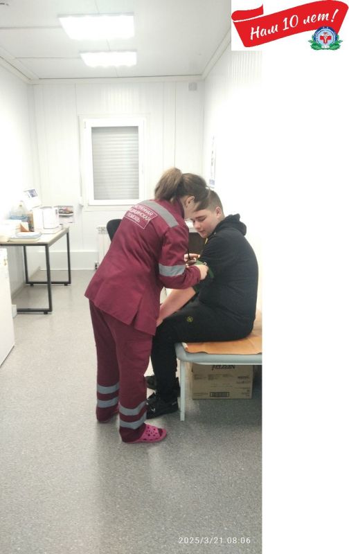 Флэш-моб из поздравлений по случаю Дня работника скорой помощи и 10-летия Луганского республиканского центра экстренной медицинской помощи и медицины катастроф продолжается Флэш-моб из поздравлений по случаю Дня работника скорой помощи и 10-летия Луганского республиканского центра экстренной медицинской помощи и медицины катастроф продолжается