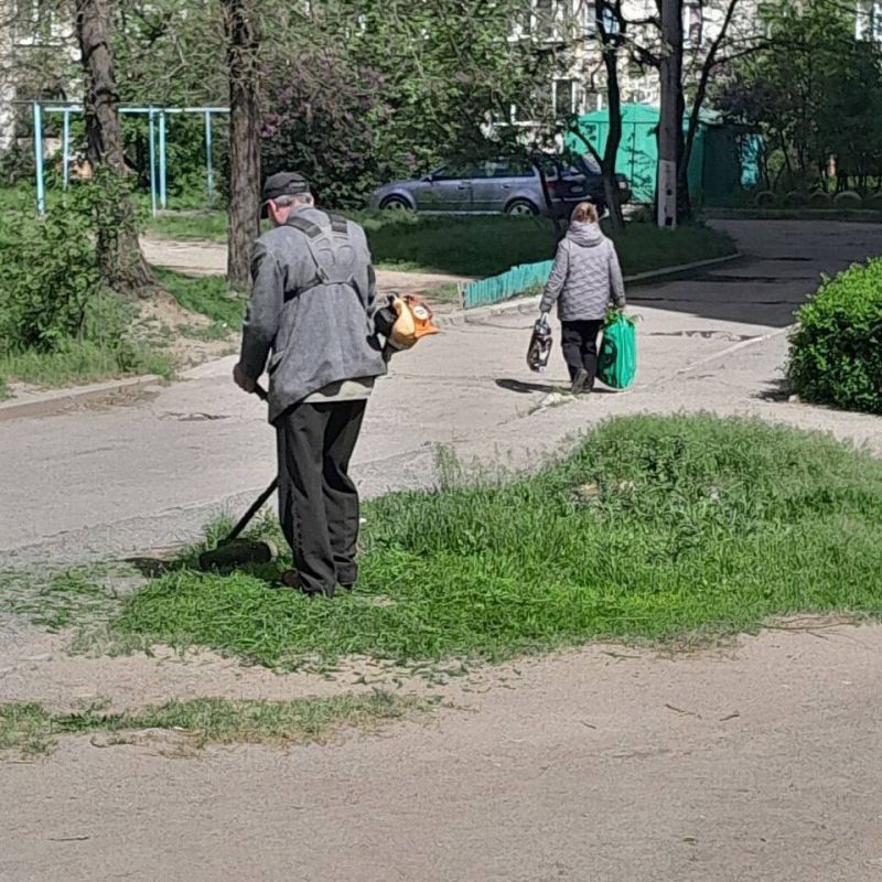 Коммунальные службы проводят работы на территории города Коммунальные службы проводят работы на территории города