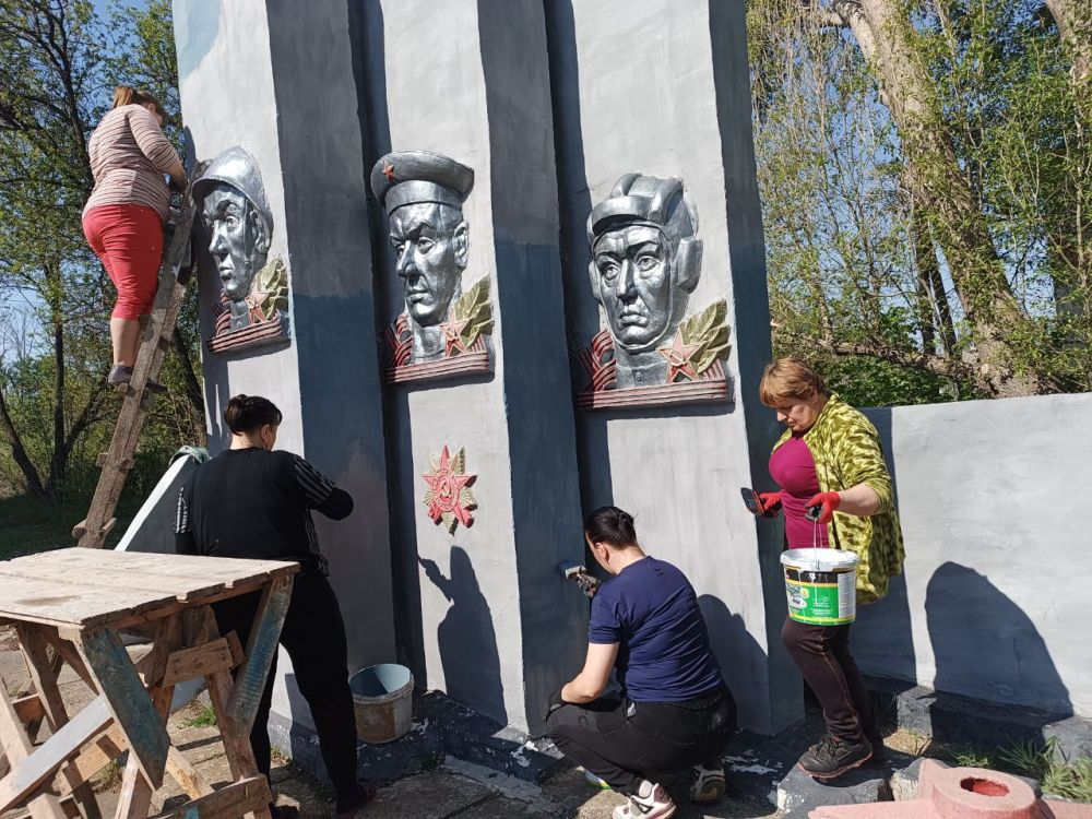В Белокуракинском округе активно ведутся работы по благоустройству памятников, что особенно важно в преддверии празднования 80-летия Победы в Великой Отечественной войне В Белокуракинском округе активно ведутся работы по благоустройству памятников, что особенно важно в преддверии празднования 80-летия Победы в Великой Отечественной войне