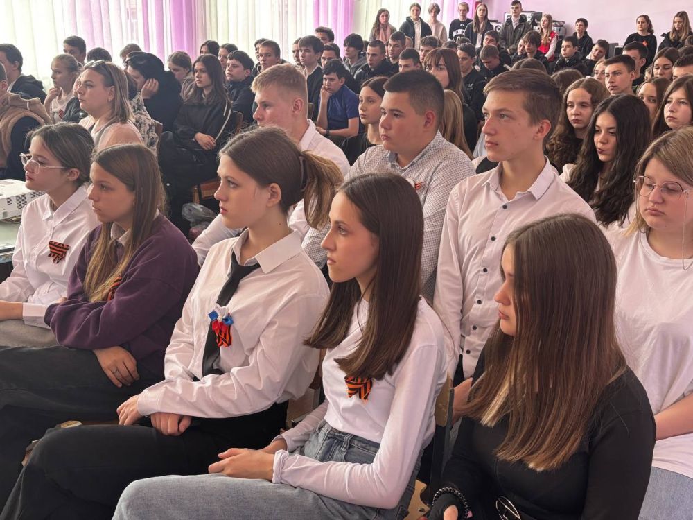 В рамках учебно-воспитательного процесса в образовательных учреждениях города Ровеньки продолжаются встречи обучающихся с сотрудниками ГИБДД В рамках учебно-воспитательного процесса в образовательных учреждениях города Ровеньки продолжаются встречи обучающихся с сотрудниками ГИБДД