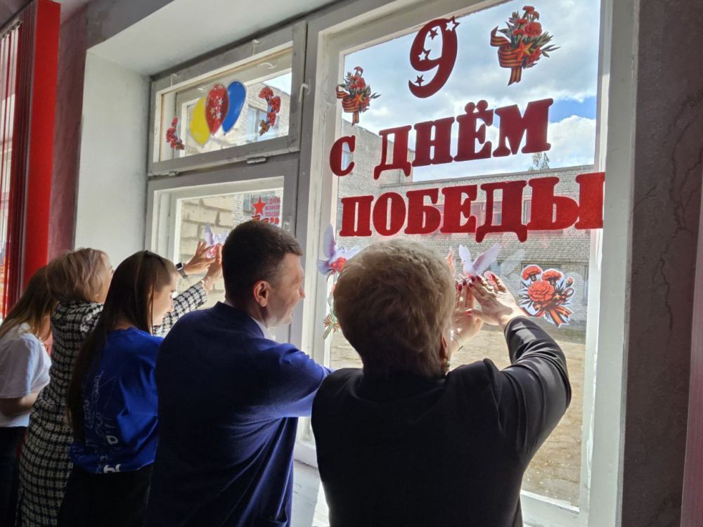 Ольга Бас: Сегодня в Алчевской средней школе № 6 произошло долгожданное и волнующее событие мы открыли Центр детских инициатив! Там школьники смогут реализовывать свои мечты, обмениваться идеями и находить поддержку среди... Ольга Бас: Сегодня в Алчевской средней школе № 6 произошло долгожданное и волнующее событие мы открыли Центр детских инициатив! Там школьники смогут реализовывать свои мечты, обмениваться идеями и находить поддержку среди...