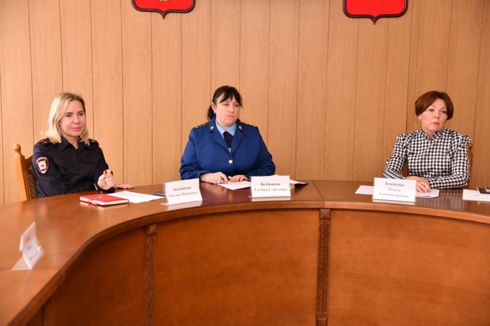 Проведено заседание Комиссии по делам несовершеннолетних и защите их прав Проведено заседание Комиссии по делам несовершеннолетних и защите их прав