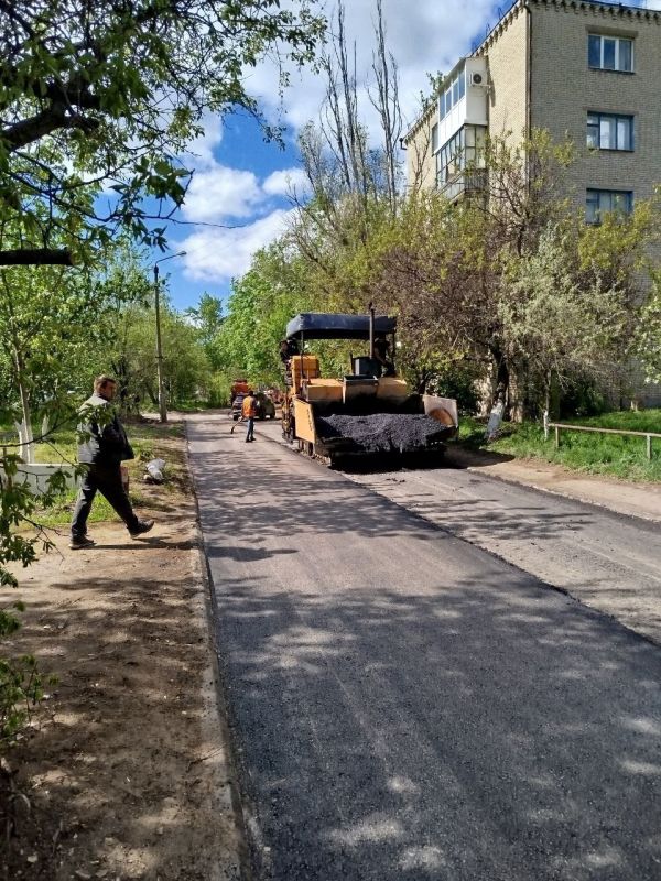 Сергей Козенко: В Краснодоне на квартале Лютикова на участке дороги от детской больницы до 21 жилого дома продолжаются работы по ремонту дорожного покрытия Сергей Козенко: В Краснодоне на квартале Лютикова на участке дороги от детской больницы до 21 жилого дома продолжаются работы по ремонту дорожного покрытия