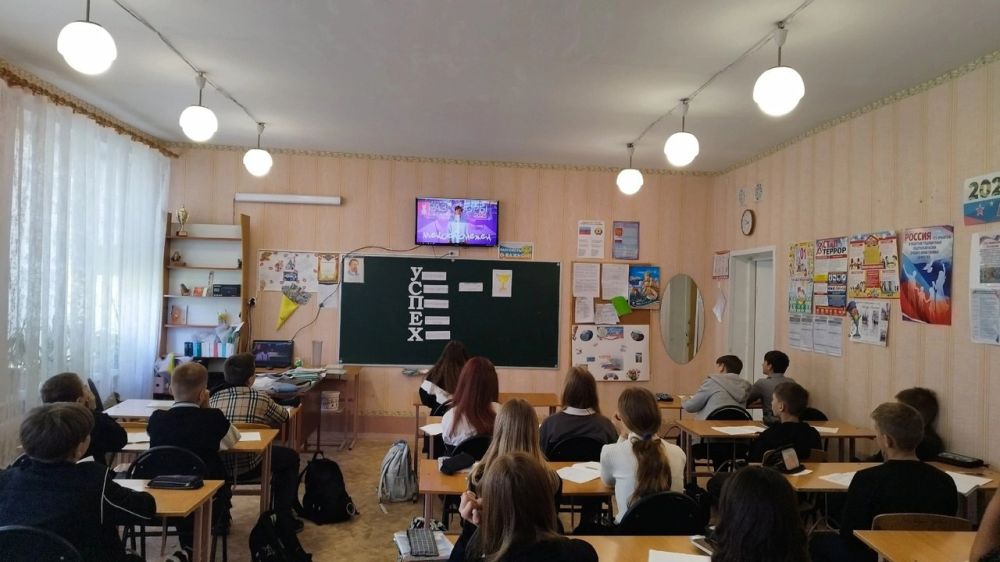 В Лутугинском муниципальном округе учебная неделя началась с внеурочного занятия "Разговоры о важном", на тему: Что такое успех?" В Лутугинском муниципальном округе учебная неделя началась с внеурочного занятия "Разговоры о важном", на тему: Что такое успех?"
