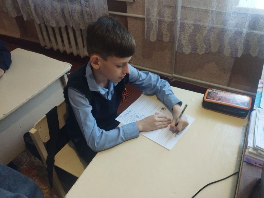 В Лутугинском муниципальном округе учебная неделя началась с внеурочного занятия "Разговоры о важном", на тему: Что такое успех?" В Лутугинском муниципальном округе учебная неделя началась с внеурочного занятия "Разговоры о важном", на тему: Что такое успех?"
