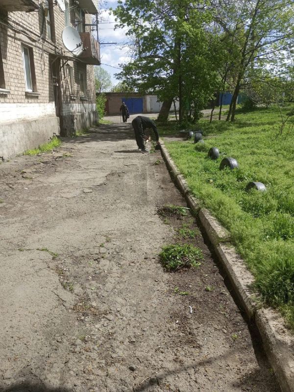 Коммунальные будни. Работники ООО "Арнстрой ведут работы по текущему ремонту внутри домовой инженерной системы водоотведения многоквартирного дома № 2, ул. Гагарина Коммунальные будни. Работники ООО "Арнстрой ведут работы по текущему ремонту внутри домовой инженерной системы водоотведения многоквартирного дома № 2, ул. Гагарина
