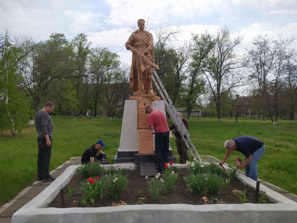 Депутаты Совета городского округа приняли участие во Всероссийском субботнике Депутаты Совета городского округа приняли участие во Всероссийском субботнике