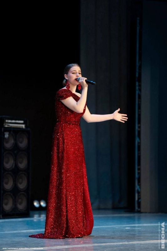 Стахановские школьницы покорили "Российскую школьную весну" Стахановские школьницы покорили "Российскую школьную весну"