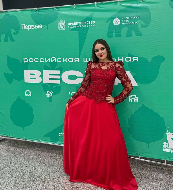Стахановские школьницы покорили "Российскую школьную весну" Стахановские школьницы покорили "Российскую школьную весну"