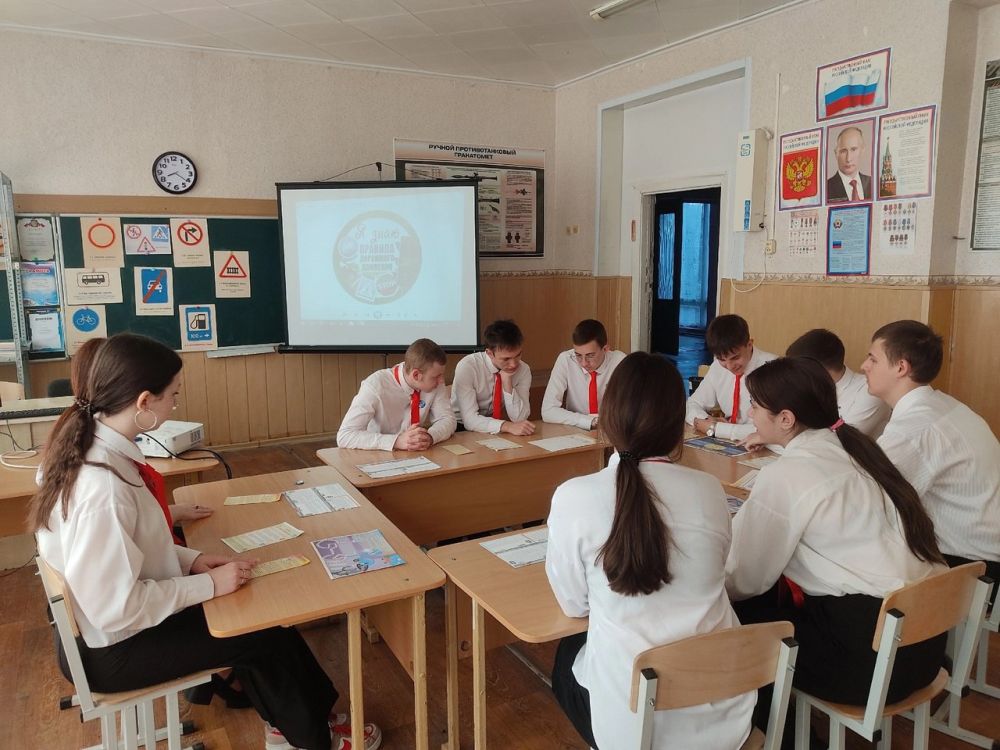 В Ровеньковской школе №3 состоялся круглый стол, посвященный профилактике детского дорожно-транспортного травматизма В Ровеньковской школе №3 состоялся круглый стол, посвященный профилактике детского дорожно-транспортного травматизма