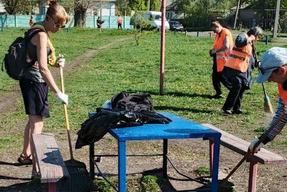 Сотрудники МУП «Благоустройство «СМО» продолжают активно трудиться над улучшением облика Свердловского муниципального округа, реагируя на обращения граждан и выполняя плановые работы Сотрудники МУП «Благоустройство «СМО» продолжают активно трудиться над улучшением облика Свердловского муниципального округа, реагируя на обращения граждан и выполняя плановые работы