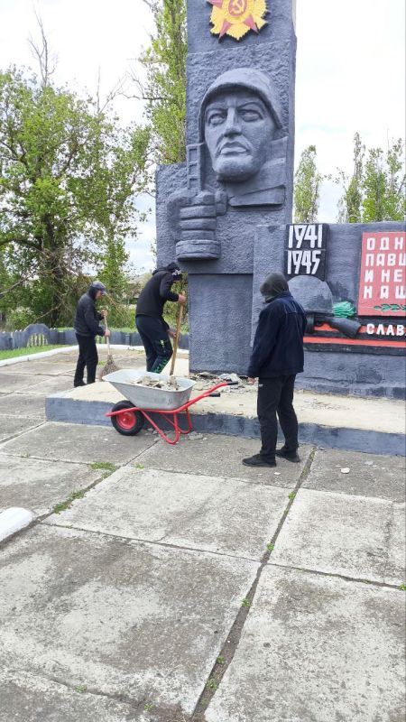 В Белокуракинском округе активно ведутся работы по благоустройству памятников, что особенно важно в преддверии празднования 80-летия Победы в Великой Отечественной войне В Белокуракинском округе активно ведутся работы по благоустройству памятников, что особенно важно в преддверии празднования 80-летия Победы в Великой Отечественной войне