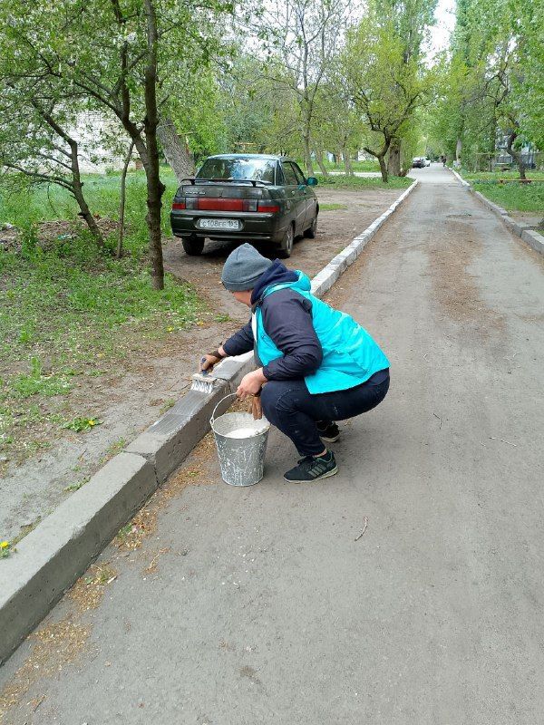 Коммунальные будни. Работники ООО "КОМ-СЕРВИС" продолжают работы по ремонту подъездов многоквартирного дома № 9, квартал Молодежный Коммунальные будни. Работники ООО "КОМ-СЕРВИС" продолжают работы по ремонту подъездов многоквартирного дома № 9, квартал Молодежный