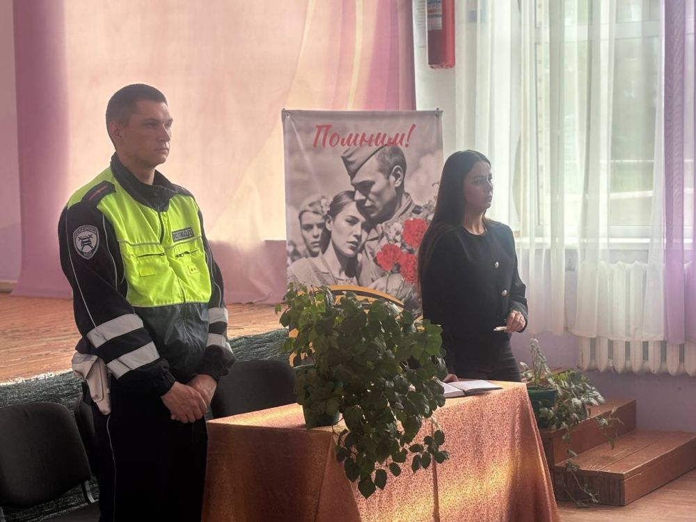 В рамках учебно-воспитательного процесса в образовательных учреждениях города Ровеньки продолжаются встречи обучающихся с сотрудниками ГИБДД В рамках учебно-воспитательного процесса в образовательных учреждениях города Ровеньки продолжаются встречи обучающихся с сотрудниками ГИБДД