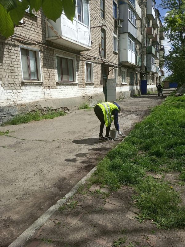 Коммунальные будни. Работники ООО "Арнстрой ведут работы по текущему ремонту внутри домовой инженерной системы водоотведения многоквартирного дома № 2, ул. Гагарина Коммунальные будни. Работники ООО "Арнстрой ведут работы по текущему ремонту внутри домовой инженерной системы водоотведения многоквартирного дома № 2, ул. Гагарина