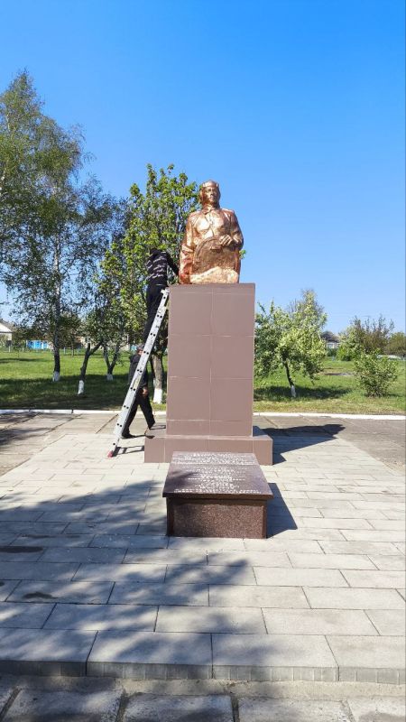 В Белокуракинском округе активно ведутся работы по благоустройству памятников, что особенно важно в преддверии празднования 80-летия Победы в Великой Отечественной войне В Белокуракинском округе активно ведутся работы по благоустройству памятников, что особенно важно в преддверии празднования 80-летия Победы в Великой Отечественной войне