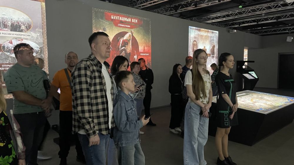 К 80-летию Великой Победы выпускник «Лидеров России» провел в Луганске акцию «Победа каждой семьи» К 80-летию Великой Победы выпускник «Лидеров России» провел в Луганске акцию «Победа каждой семьи»
