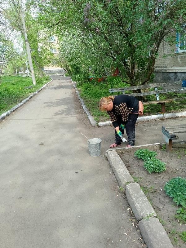 Андрей Рубанцов: Ровеньковские коммунальщики выполняют работы по благоустройству Андрей Рубанцов: Ровеньковские коммунальщики выполняют работы по благоустройству