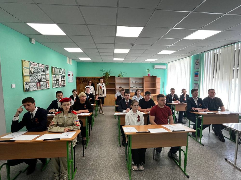 Одной из ключевых стала площадка в Станично-Луганской гимназии, на которой прошла тестирование муниципальный детутат Наталья Макарова Одной из ключевых стала площадка в Станично-Луганской гимназии, на которой прошла тестирование муниципальный детутат Наталья Макарова