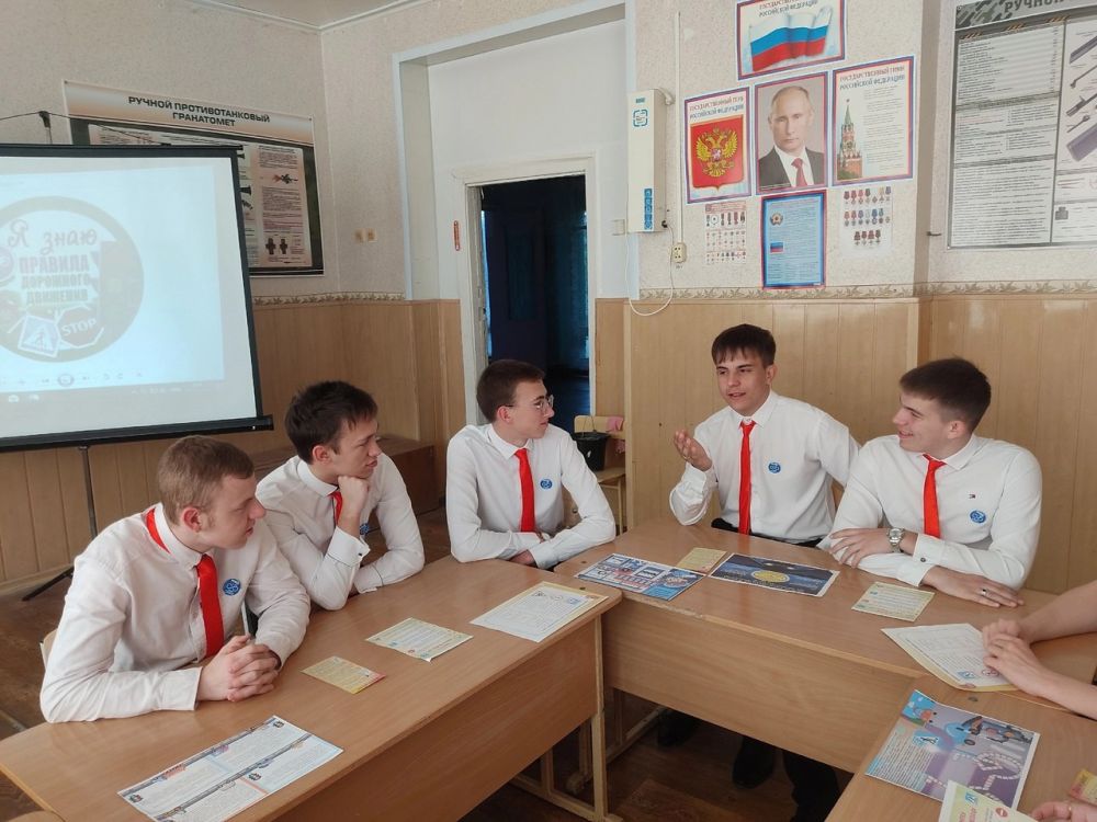 В Ровеньковской школе №3 состоялся круглый стол, посвященный профилактике детского дорожно-транспортного травматизма В Ровеньковской школе №3 состоялся круглый стол, посвященный профилактике детского дорожно-транспортного травматизма