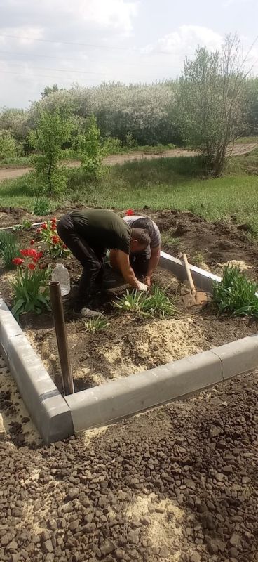 В преддверии 80-летия Победы в Марковском муниципальном округе активно благоустраивают памятные места В преддверии 80-летия Победы в Марковском муниципальном округе активно благоустраивают памятные места