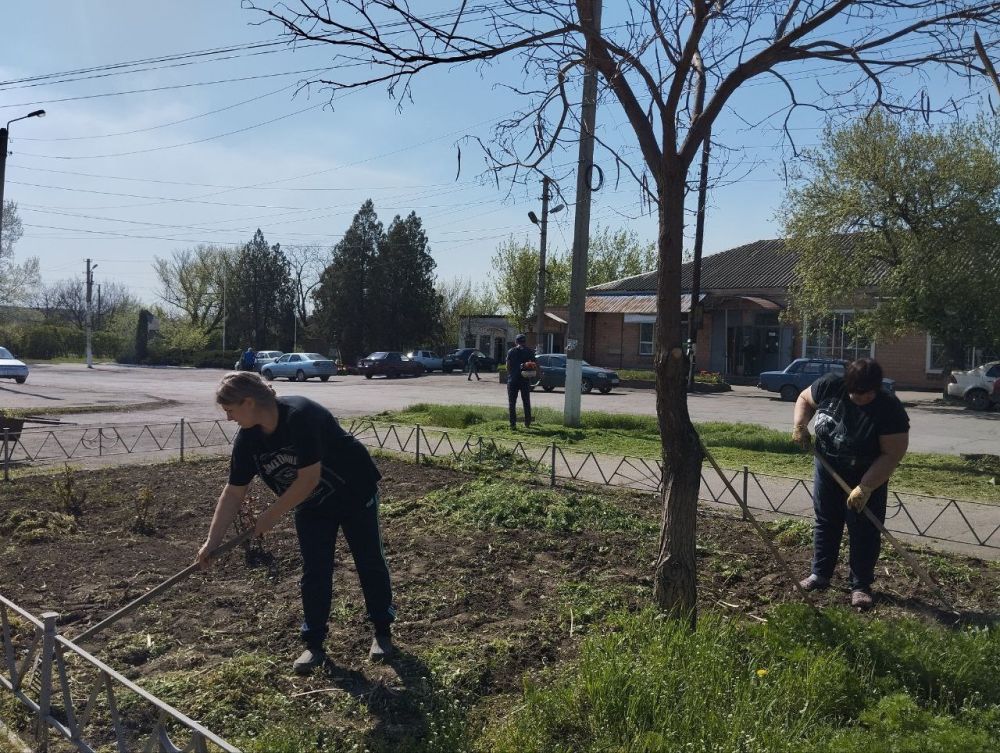 Чище с каждым днём! Единороссы вместе с жителями навели порядок в родном городе! Чище с каждым днём! Единороссы вместе с жителями навели порядок в родном городе!