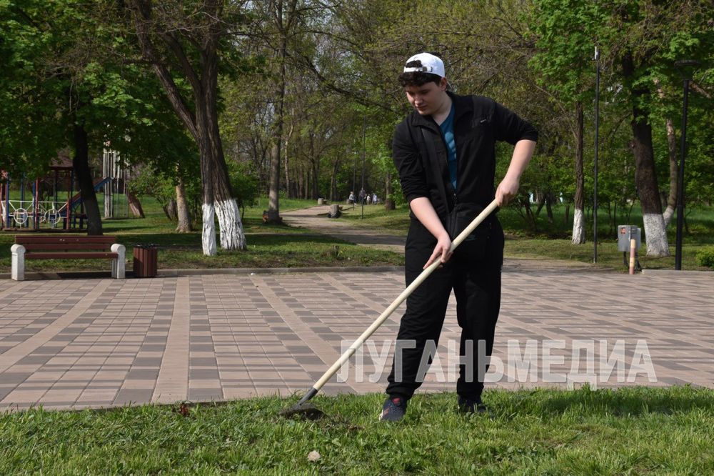 Жители Алчевска приняли участие во Всероссийском субботнике Жители Алчевска приняли участие во Всероссийском субботнике