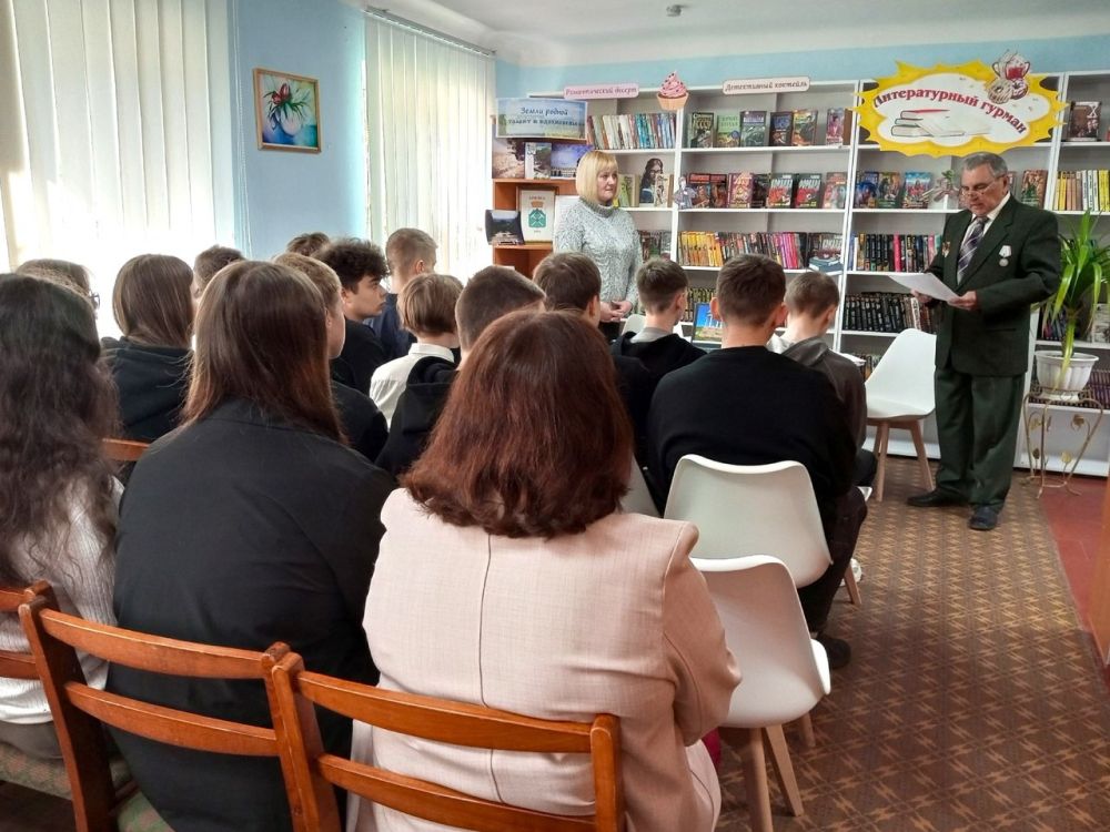 В центральной библиотеке состоялся творческий вечер «Нынешнему молодому поколению…», посвящённый творчеству брянковчанина Юрия Алексеевича Кузьменко В центральной библиотеке состоялся творческий вечер «Нынешнему молодому поколению…», посвящённый творчеству брянковчанина Юрия Алексеевича Кузьменко