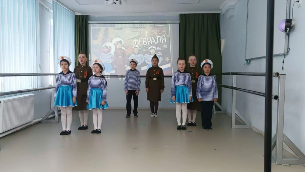 В Червонополянской детской школе искусств прошел отчетный концерт обучающихся «Дом, в котором мы живем» в рамках I тура регионального фестиваля–конкурса «Кубок Матусовского» В Червонополянской детской школе искусств прошел отчетный концерт обучающихся «Дом, в котором мы живем» в рамках I тура регионального фестиваля–конкурса «Кубок Матусовского»