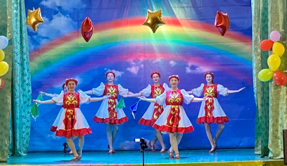 Станично-Луганский ДК. 25 апреля состоялся незабываемый концерт «Радуга танца» в честь Международного дня танца! Станично-Луганский ДК. 25 апреля состоялся незабываемый концерт «Радуга танца» в честь Международного дня танца!